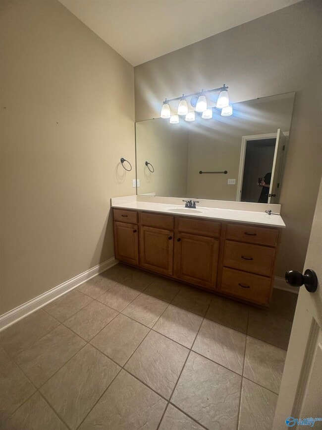 Building Photo - 208 Treetop Dr SE