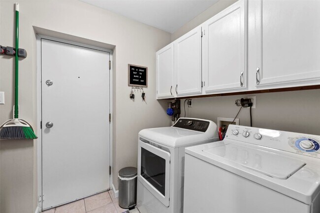 Building Photo - 4260 Lindell Blvd
