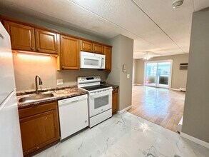 Building Photo - 4 Hawes St