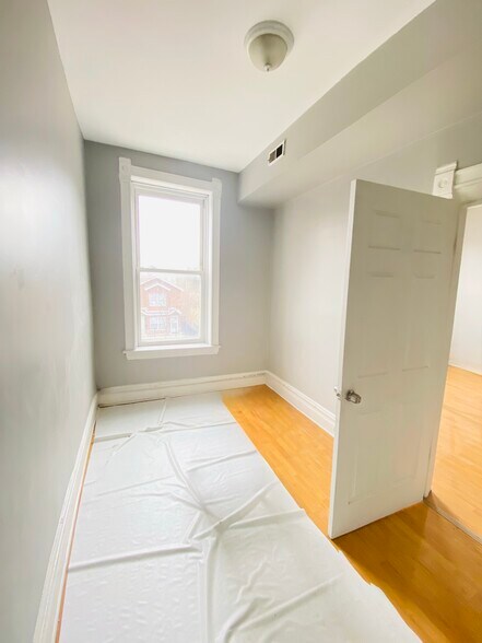 Building Photo - 1444 N Talman Ave