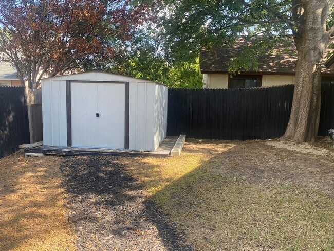 Building Photo - 12019 Stoney Park