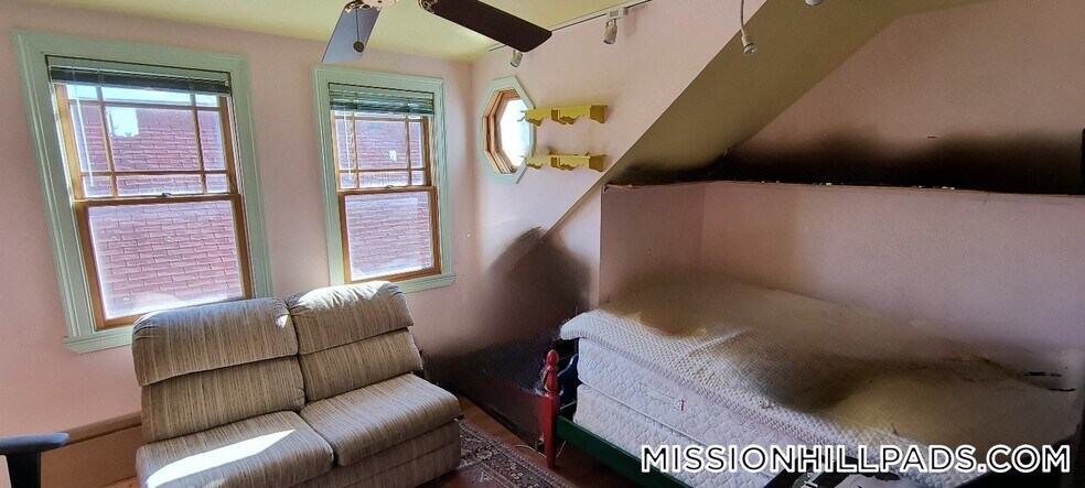 Building Photo - 67 Hillside St