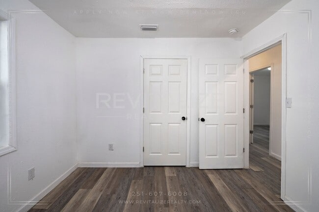 Building Photo - Fully Renovated 3/2 in West Mobile!