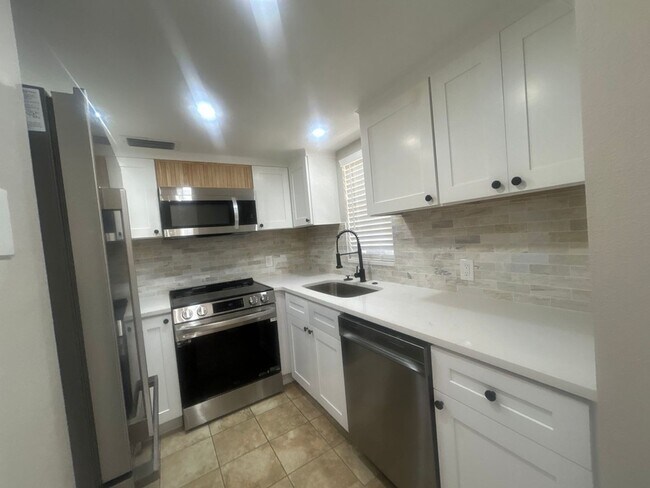 Building Photo - 1 Bedroom/1 Bathroom 1st Floor Condo at Gulf Harbors - AVAILABLE May 1st!