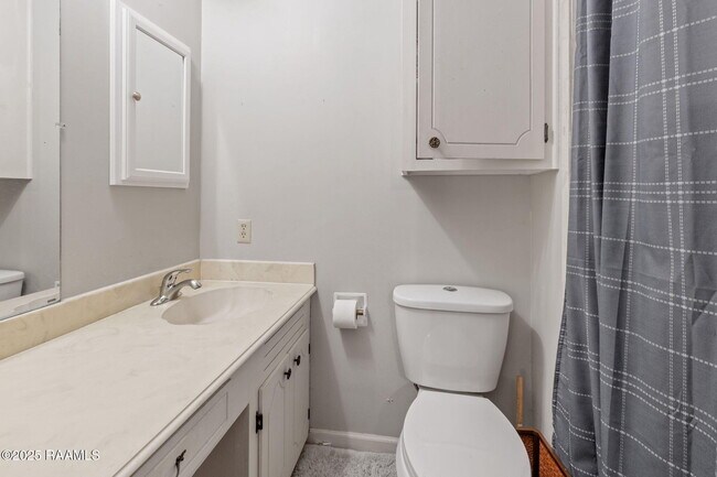 Building Photo - 4512 E Meadow Ln