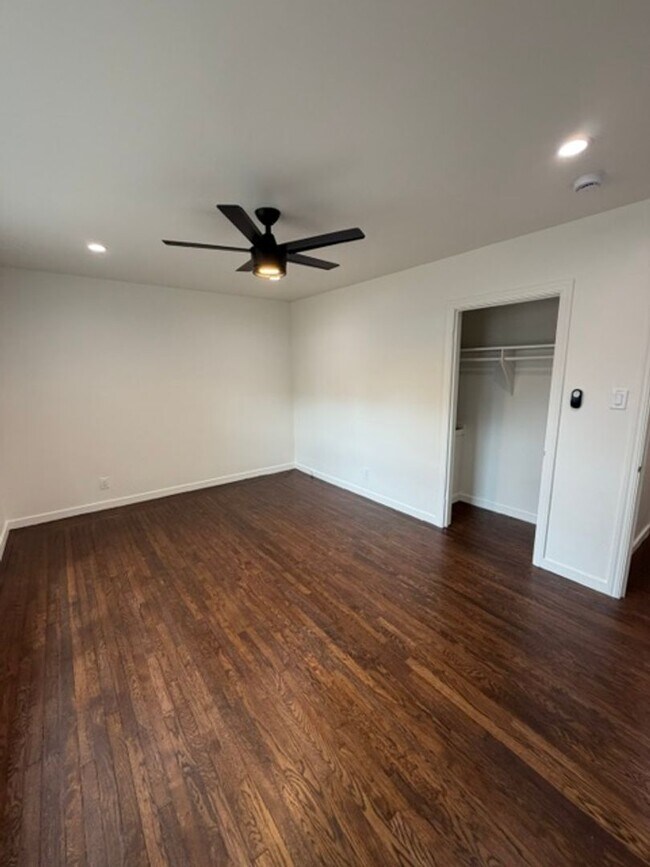 Building Photo - Charming JC Neighborhood Rental with Brand-New Kitchen & Hardwood Floors