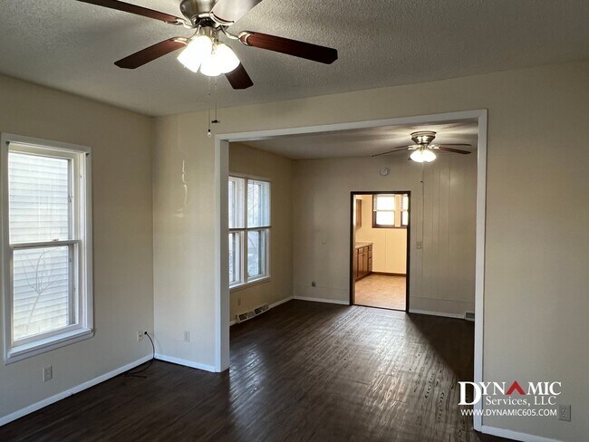 Building Photo - 813-815 S Summit Ave