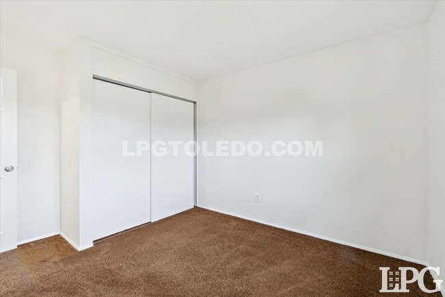 Building Photo - 4336 Deerwood Ln