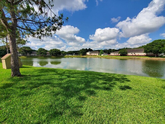 Building Photo - 221 Lake Brook Cir