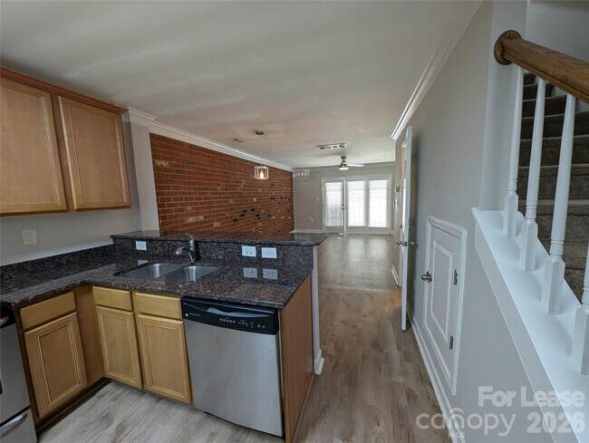 Building Photo - 1215 Green Oaks Ln