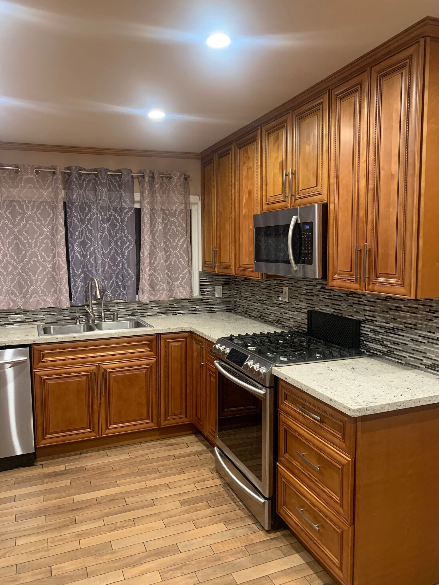 Building Photo - 766 N Alexandria Ave