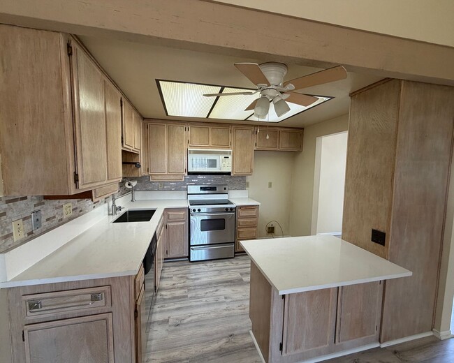 Building Photo - 636 Kumquat Way