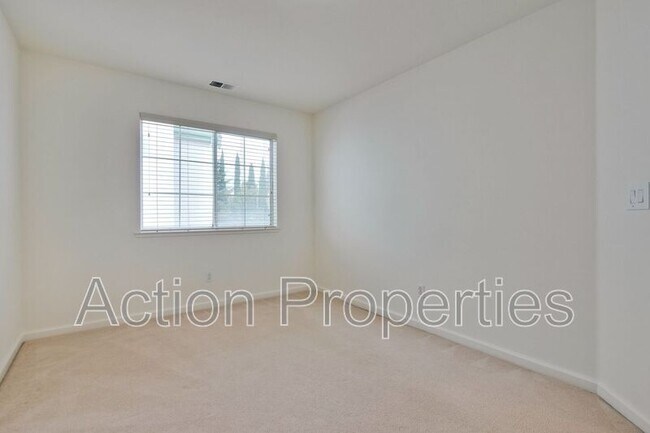 Building Photo - 857 Markham Terrace