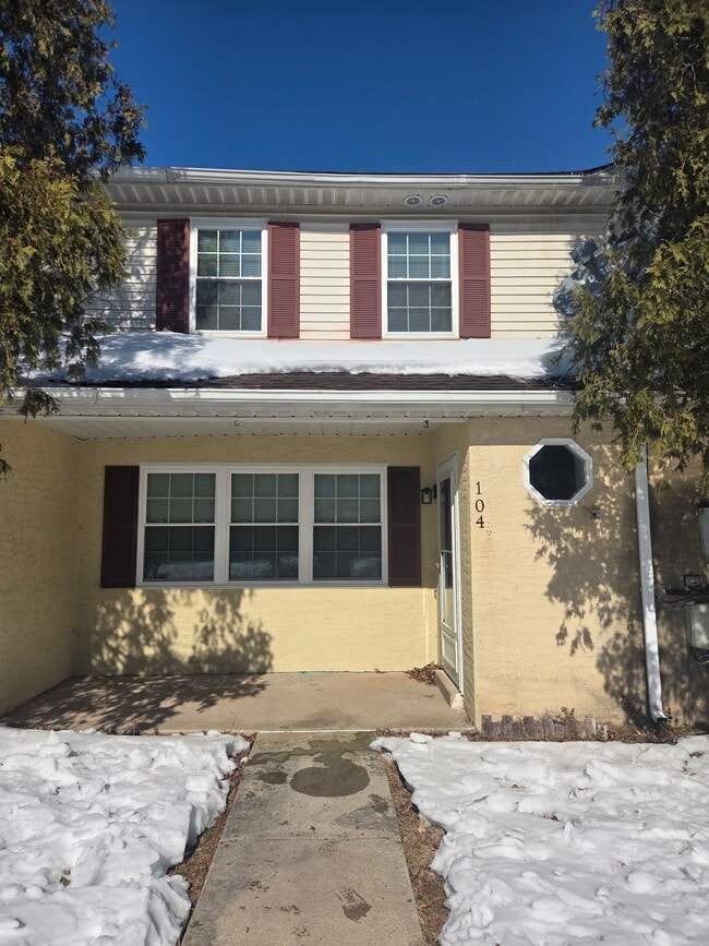 Building Photo - 104 Laurel Ct