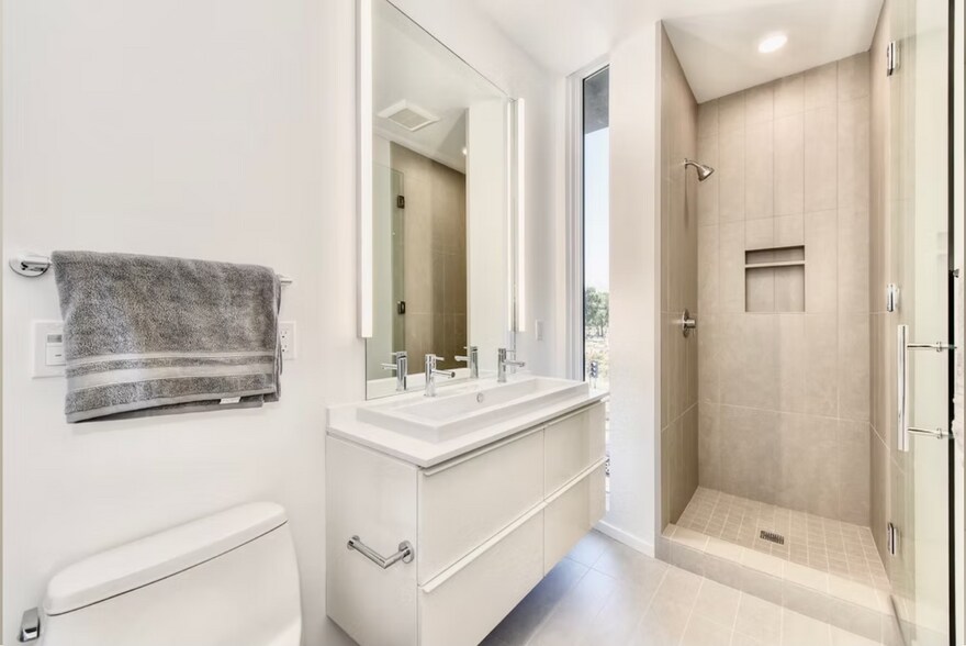 Master-attached bathroom with double sink vanity - 2427 Binnen Ln