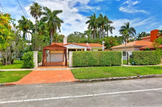 Building Photo - 1027 SW 22nd St