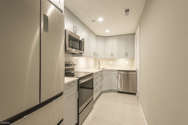 Building Photo - 1133 E Columbia Ave