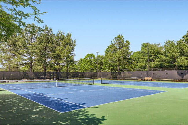 Building Photo - Executive Luxury Living at Colonial Heritage