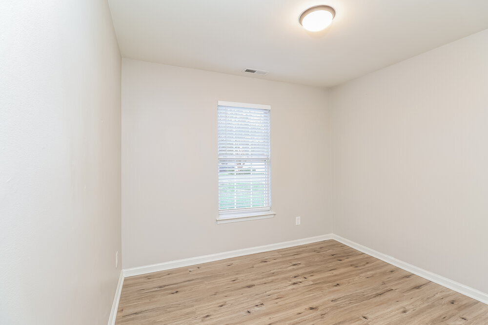 Building Photo - 518 White Oak Ln