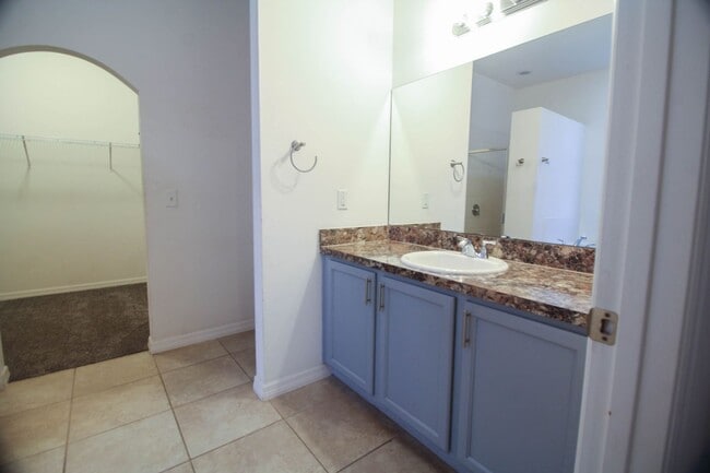 Building Photo - 224 Highland Meadows Ave