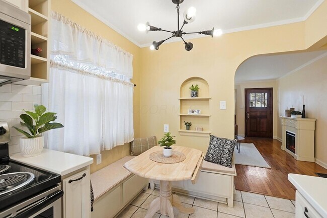 Building Photo - 2695 Bellwood Ave