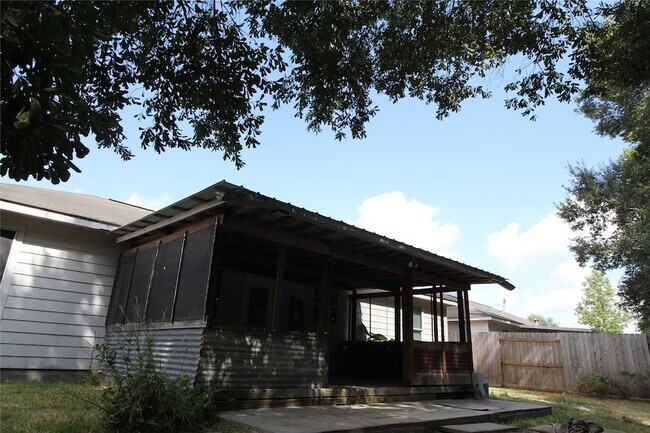 Building Photo - 16405 Sun View Ln