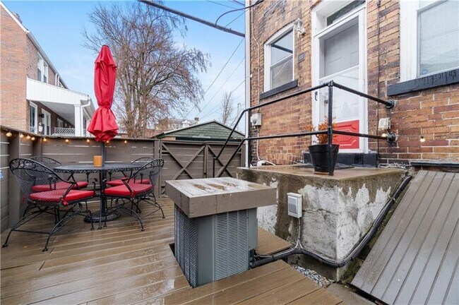 Building Photo - 414 Fisk St
