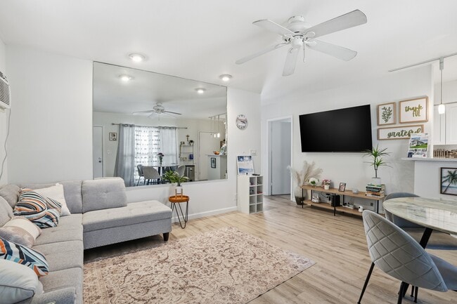 Building Photo - 235 Seaview Ct