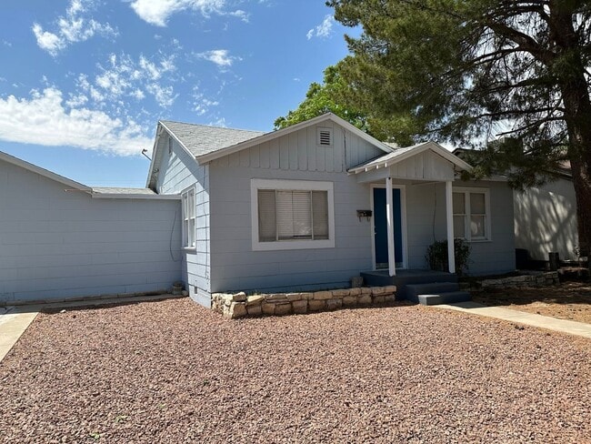 Building Photo - 3 Bed 1 Bath Home