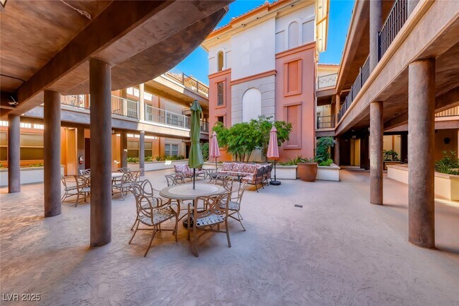 Building Photo - 64 Strada Principale