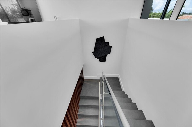 Building Photo - 1730 SE 13th St