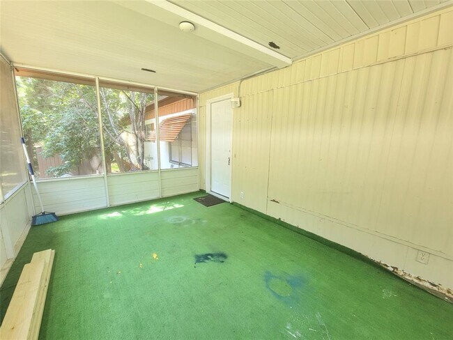 Building Photo - 14245 Ravine