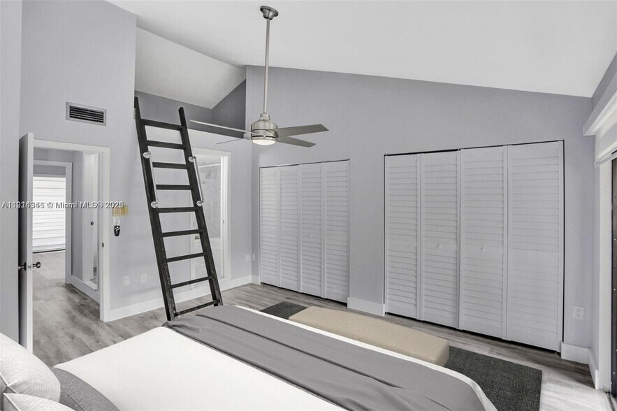 Building Photo - 10167 SW 77th Ct