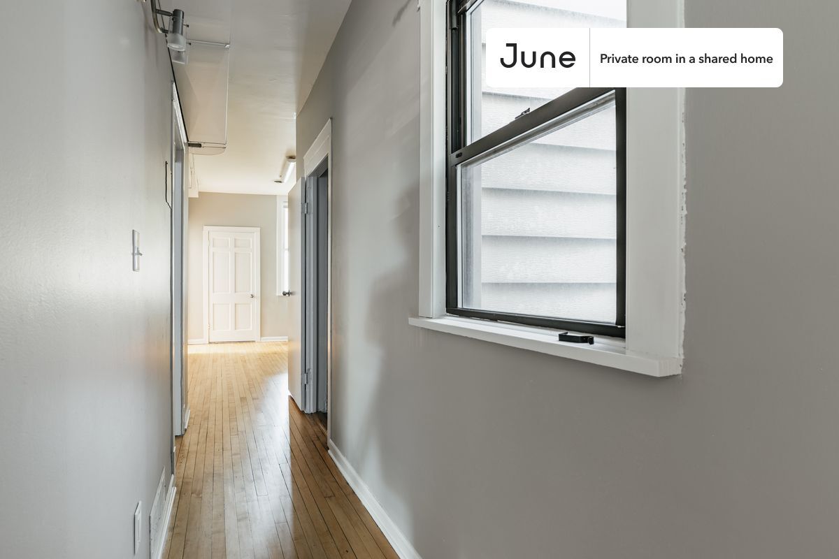 Building Photo - Room in Shared 3 bed/1 bath home