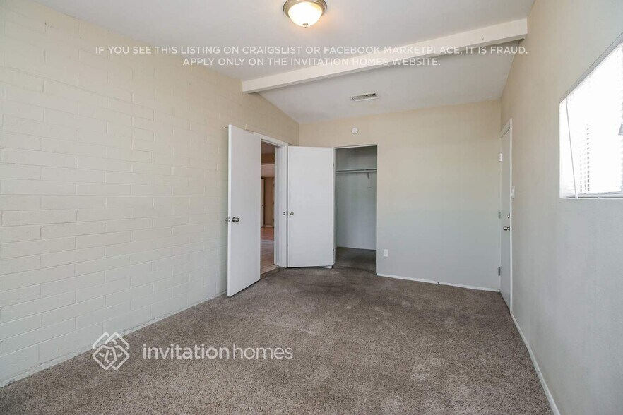 Building Photo - 449 S Stewart