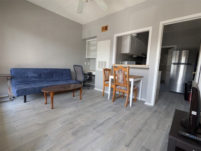 Building Photo - 3000 Guadalupe St