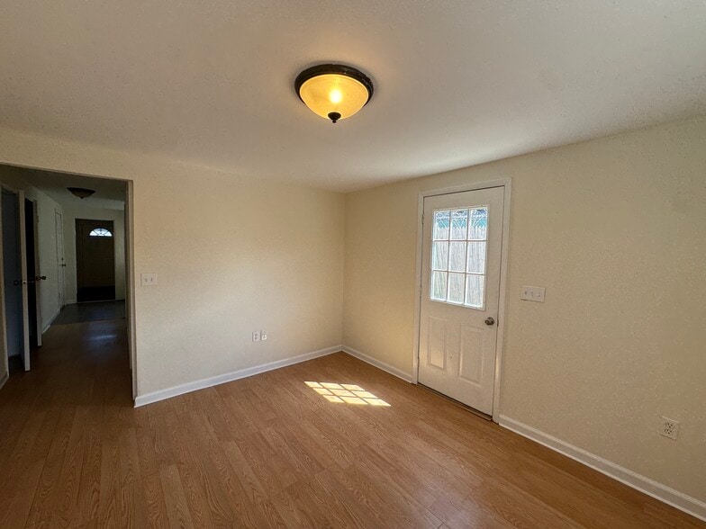 Building Photo - 40 Whitestone Rd