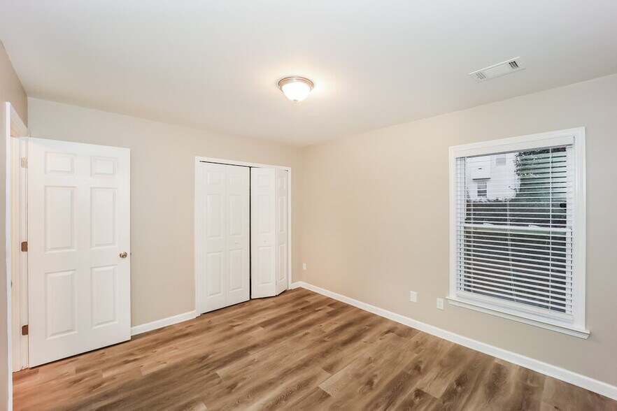 Building Photo - 7409 Gossamer St