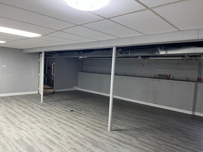 Building Photo - 144 N Maple Ave