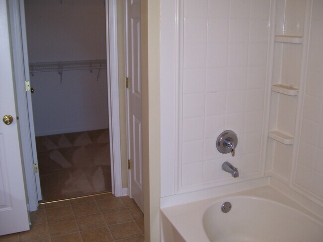 Building Photo - 3376 Bradbury Cir