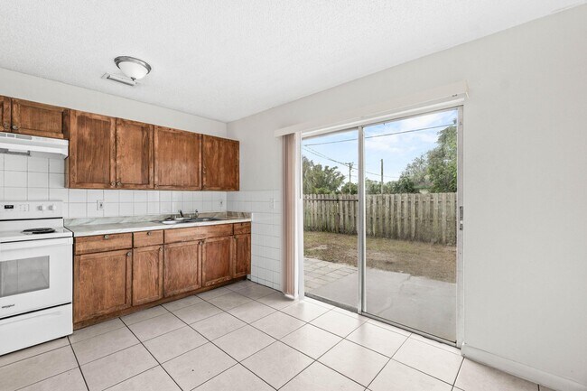 Building Photo - 4807 Gulfstream Rd