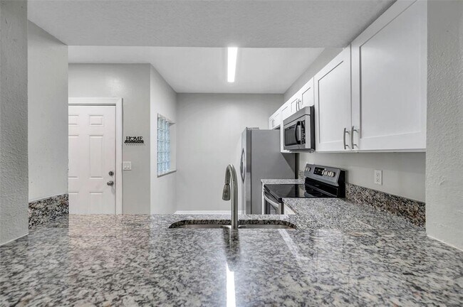 Building Photo - 6449 Cypressdale Dr