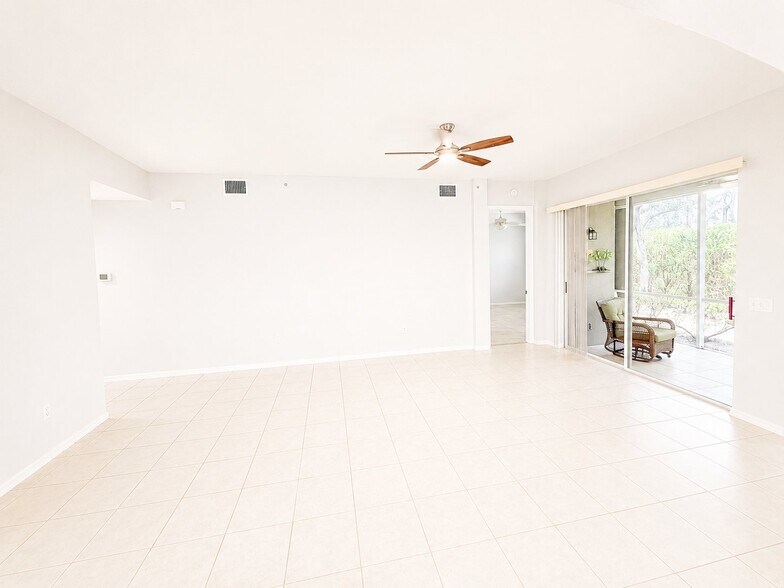 Building Photo - 1445 Mariposa Cir