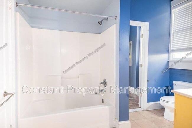 Building Photo - 979 Highland Terrace