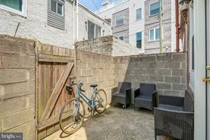 Building Photo - 153 E Allen St