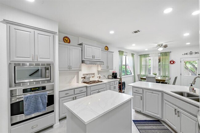 Building Photo - 300 Southern Cross Dr