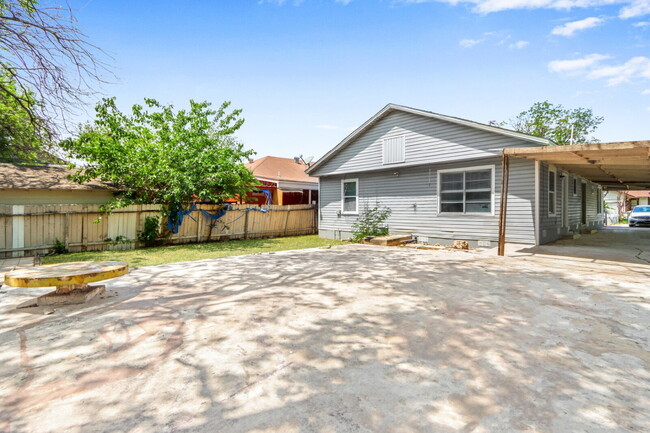 Building Photo - "Charming 3-Bedroom Sanctuary on Buckingha...