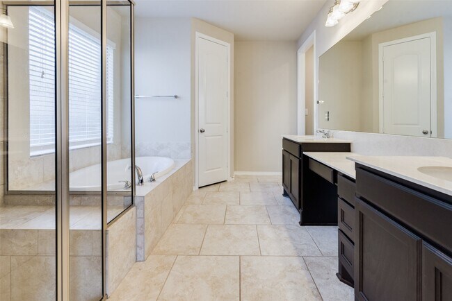 Building Photo - 1330 Watercrest Park Ln