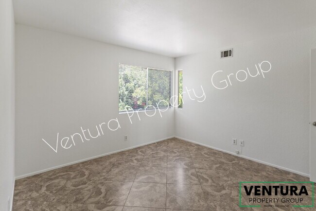 Building Photo - Spacious 4-Bed, 3-Bath Gem in Camarillo Heights