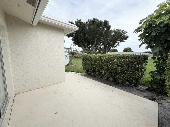 Building Photo - 2520 Pansy Ln